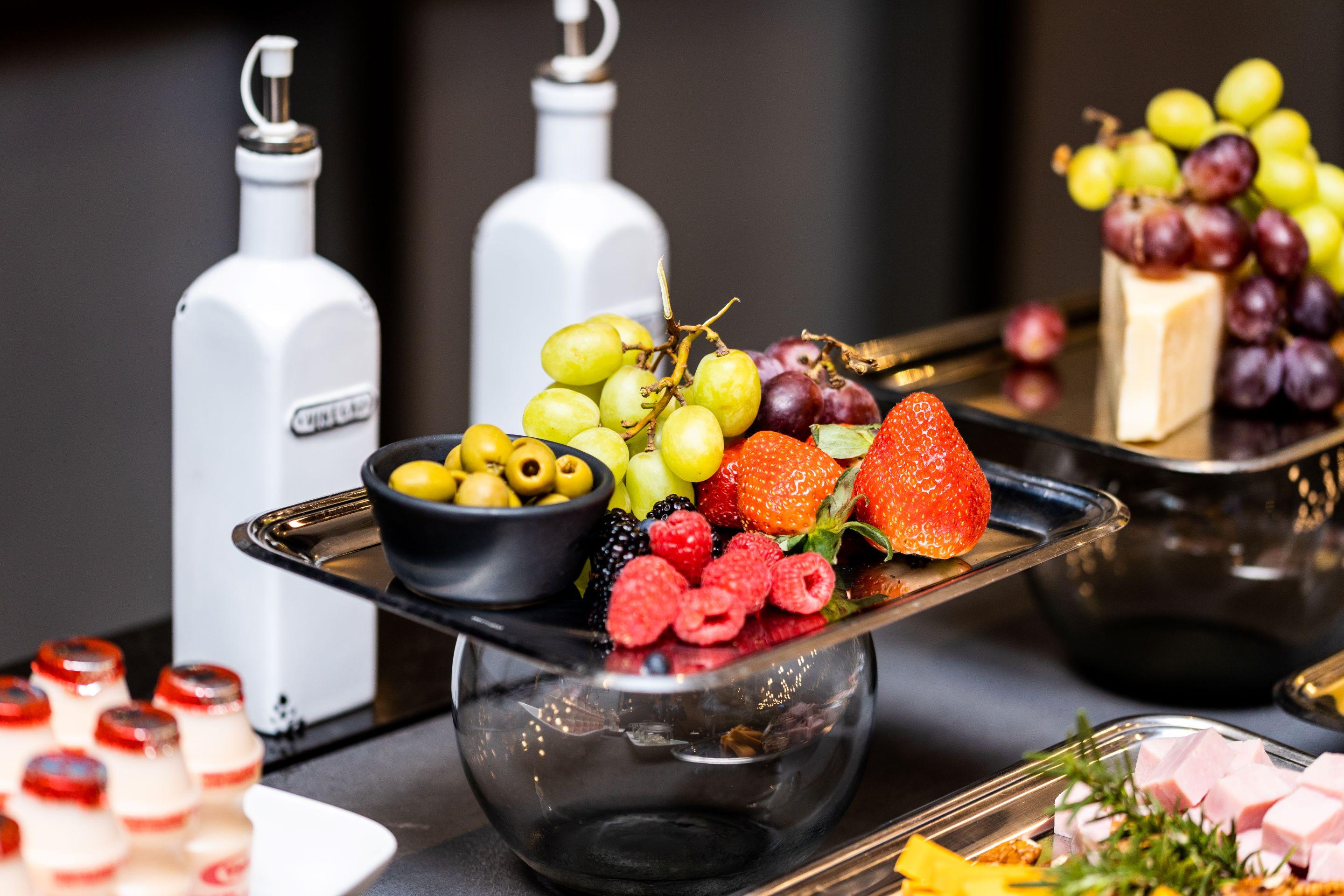 Camino Real Fashion Drive Monterrey Ξενοδοχείο San Pedro Garza Garcia Εξωτερικό φωτογραφία Fruit and cheese platter
