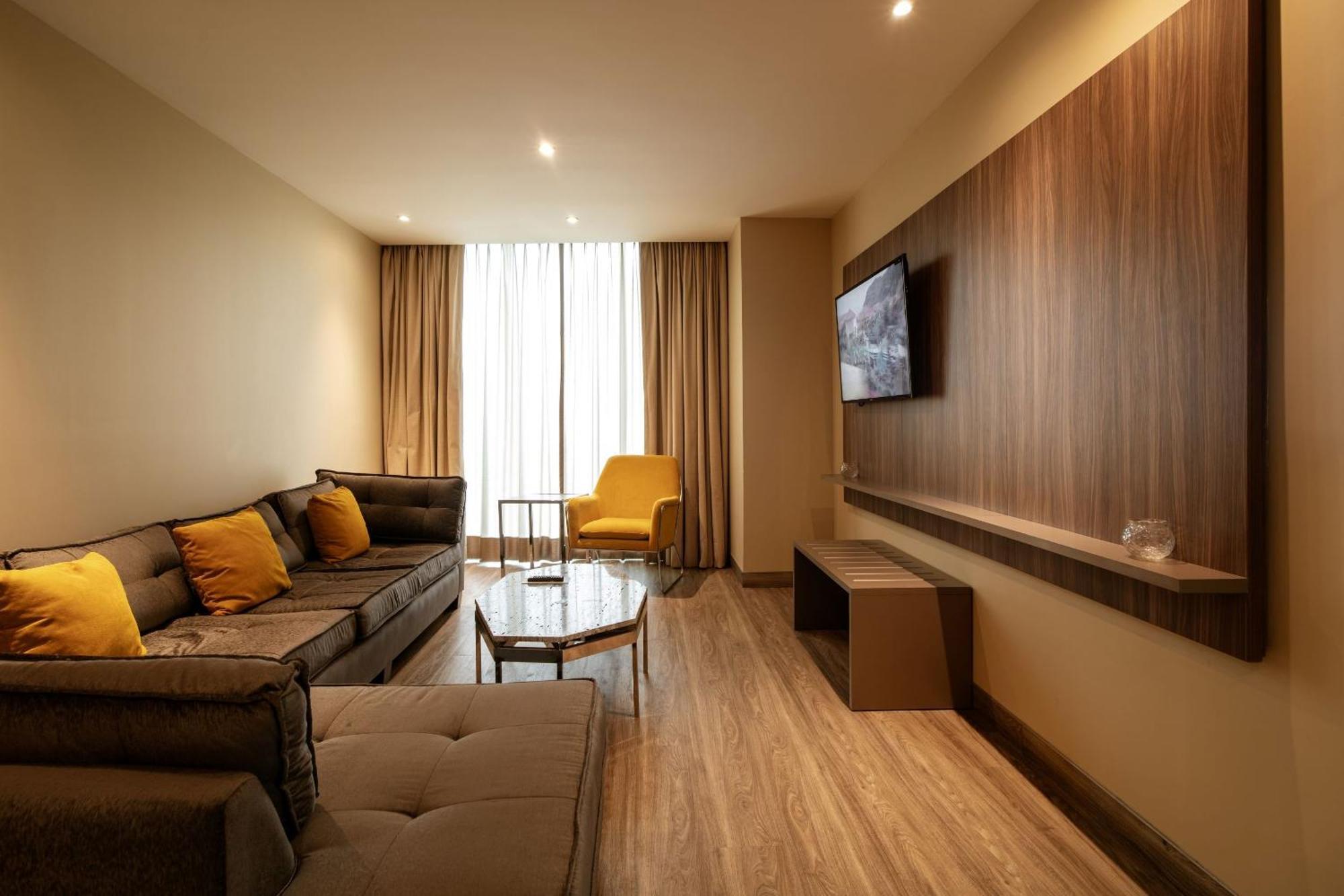 Camino Real Fashion Drive Monterrey Ξενοδοχείο San Pedro Garza Garcia Εξωτερικό φωτογραφία Living room of a suite