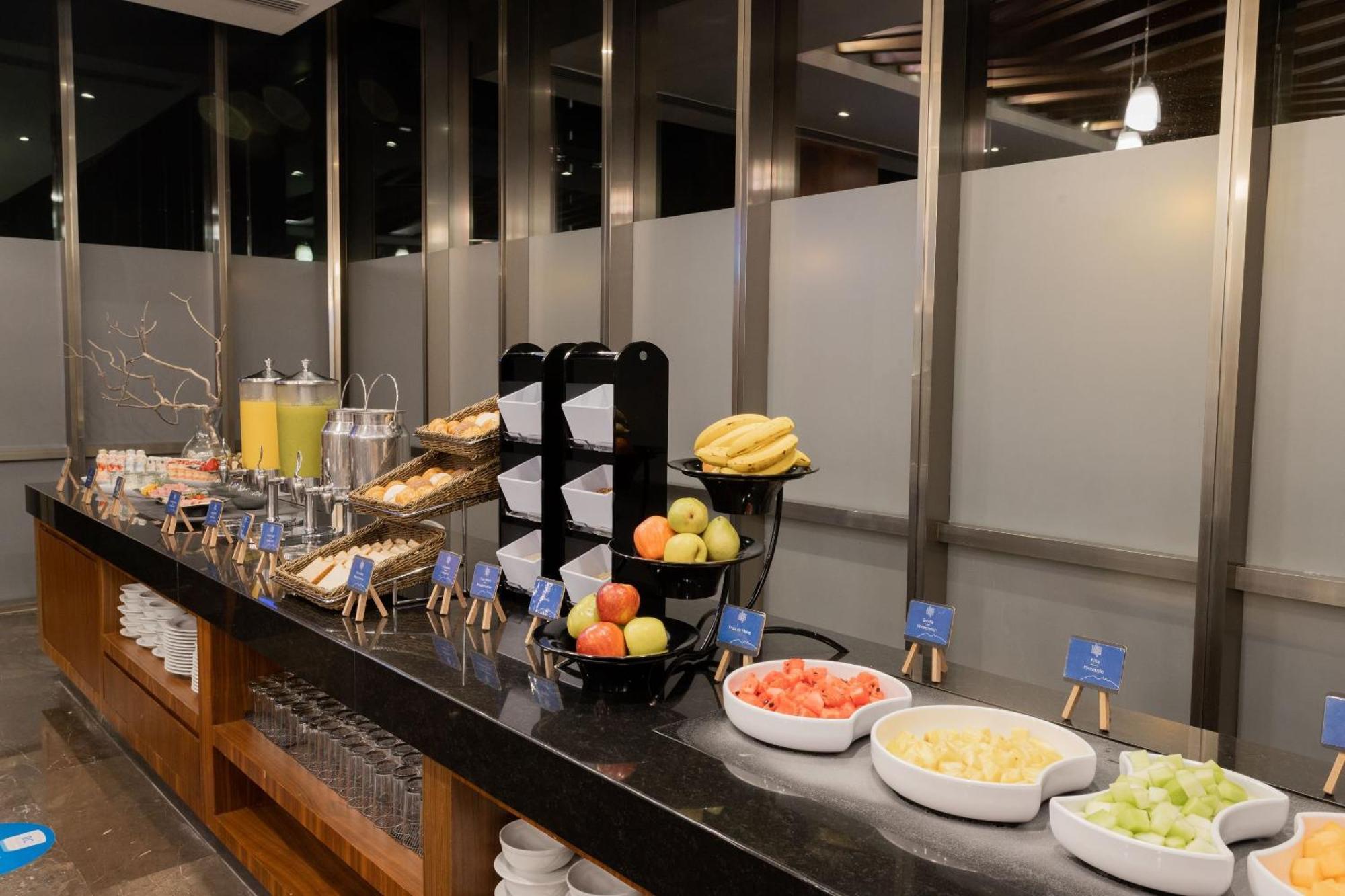 Camino Real Fashion Drive Monterrey Ξενοδοχείο San Pedro Garza Garcia Εξωτερικό φωτογραφία A buffet at an airport lounge