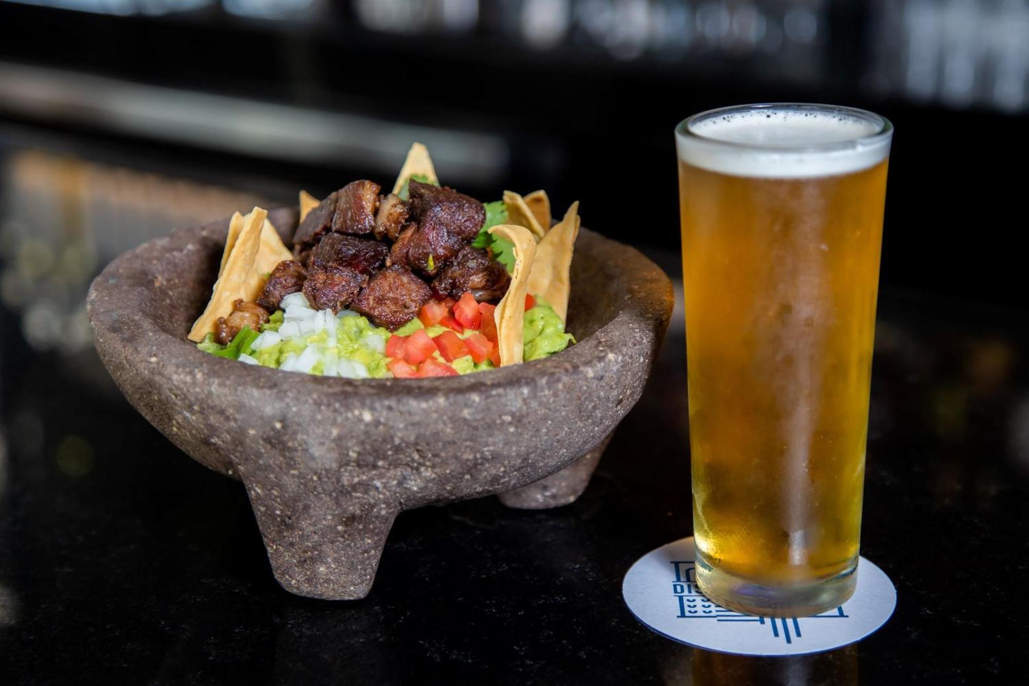 Camino Real Fashion Drive Monterrey Ξενοδοχείο San Pedro Garza Garcia Εξωτερικό φωτογραφία Beer and guacamole
