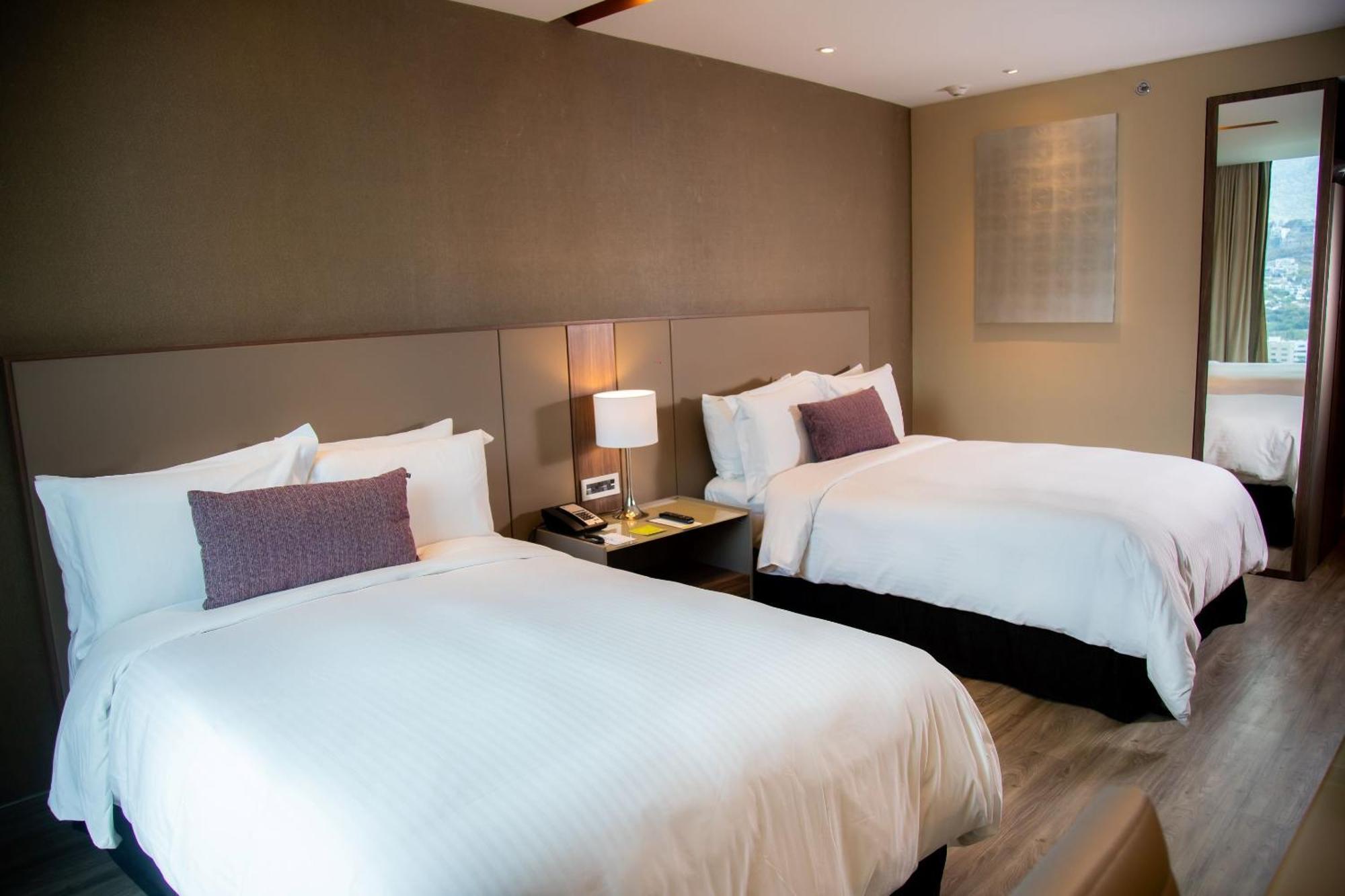 Camino Real Fashion Drive Monterrey Ξενοδοχείο San Pedro Garza Garcia Εξωτερικό φωτογραφία A room at the hotel