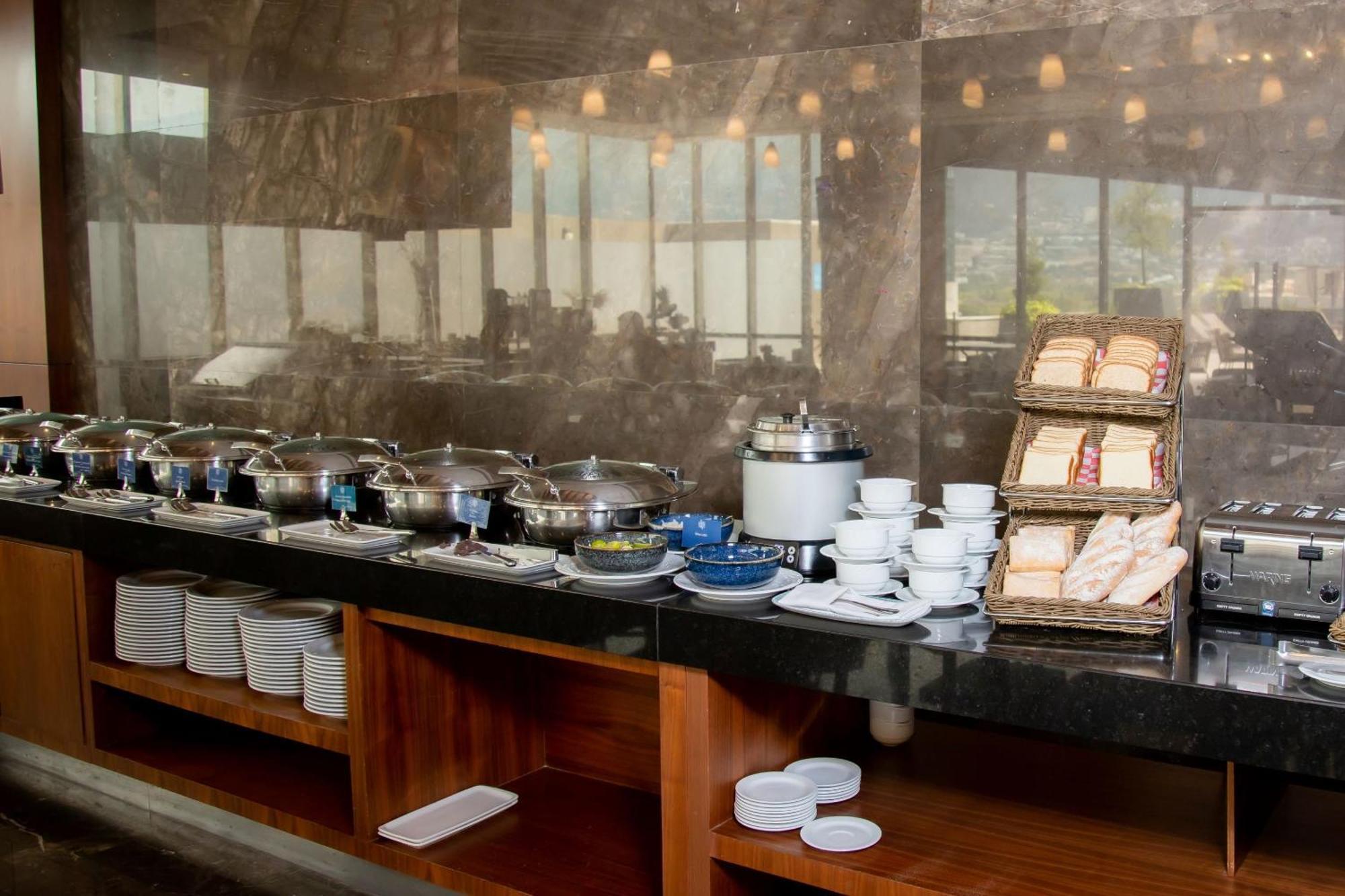 Camino Real Fashion Drive Monterrey Ξενοδοχείο San Pedro Garza Garcia Εξωτερικό φωτογραφία A buffet at a hotel